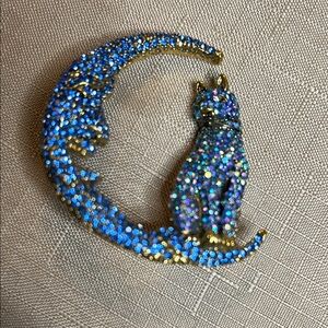 BETSEY Johnson’s Sparkling Blue and Gold Cat Brooch